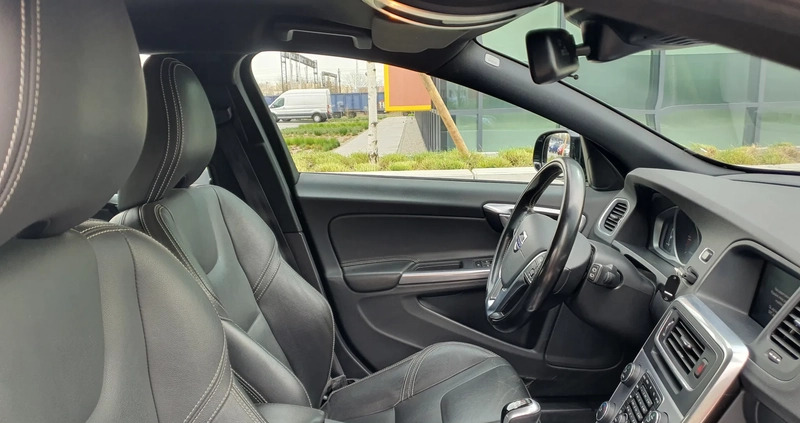 Volvo V60 cena 59900 przebieg: 166000, rok produkcji 2018 z Opole małe 529